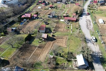 Predaj záhradnej chatky s vysporiadanou záhradou 579 m2. el. - 7