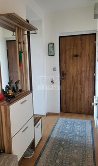 ZNÍŽENÁ CENA - Atypický podkrovný bytík s výťahom,po... - 7