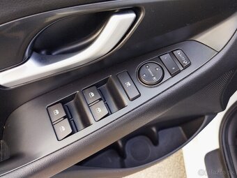 Predám Hyundai i30 combi 1.6 crdi style - 7