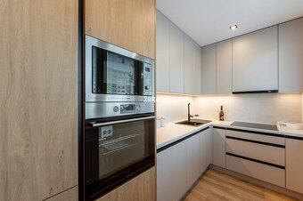 Západ - Trieda SNP - krásny 2 izb, byt 55 m2 + LOGGIA. Komp. - 7