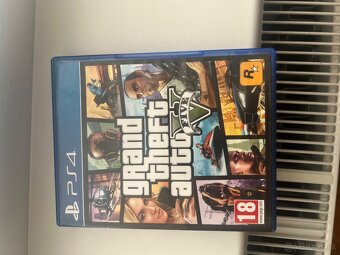 PS 4 pro 1TB - 7