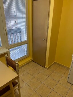 Predám 1-izb. zar. a prerobený byt na sídlisku Stred v PB - 7