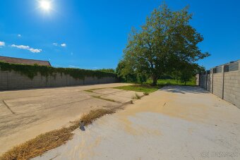 Na predaj priestranný pozemok s rodinným domom v Moste pri B - 7