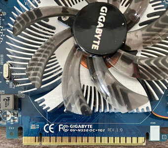GIGABYTE NVIDIA GTX 550 Ti - 7