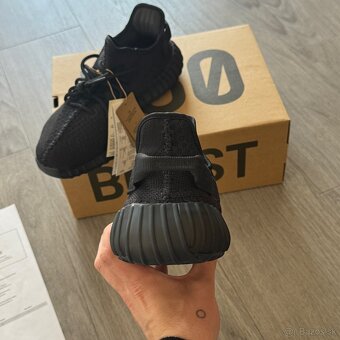 Yeezy Boost 350 V2 Onyx – veľkosť 42 2/3 (UK 8.5) - 7