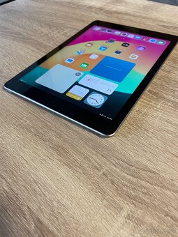 9,7” tablet iPad 6 generácie / 128GB TOP stav - 7