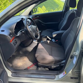 Toyota Avensis 1.8 - 7