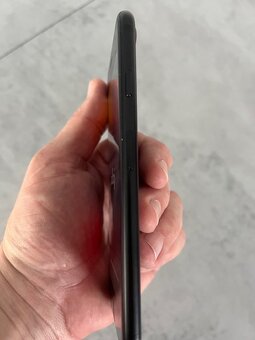 Predám Iphone 7 - 7