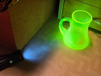 Výkonné UV LED svetlo, baterka - 365nm - 7