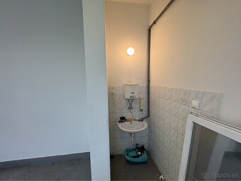 Prenájom výrobno-skladového priestoru 246 m² priamo na Vajno - 7
