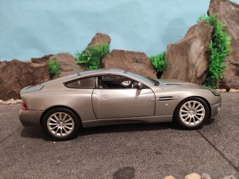 prodám model 1:18 aston martin vanquish James Bond - 7