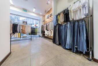 LUXUSNÝ butik s TALIANSKOU MÓDOU v centre Bratislavy - na od - 7