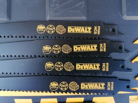 Mečová píla DeWALT DWE305PK + Pílové listy - 7