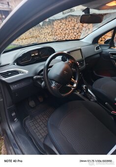 Peugeot 208 - 7
