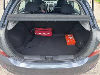 Predam Honda Civic 1.6i VTEC Sport r.v 2005 - 7
