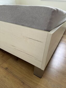Manželská posteľ 180x200 ,2 nočné stolìky , rošt - 7