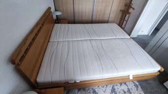 Predám masívnu drevenú posteľ - 7