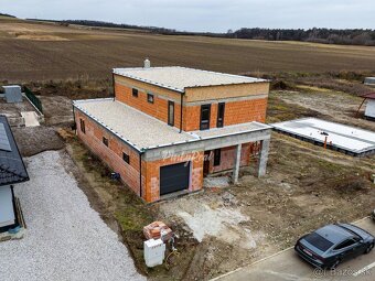 Exkluzívny 6 izb. rozostavaná moderná vila v Gbeloch - 7