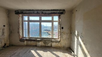 Půdní prostor o podlahové ploše 290 m² - 7