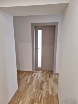 Pokládka podlahy, maliarske práce a tapetovanie - 7