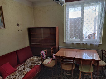 Ponúkame na predaj starší rodinný dom na Samovej ul. v DNV - 7