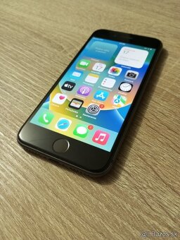 iPhone 8 / 256GB Super stav - 7
