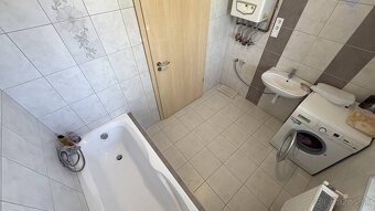 Na predaj: Slnečný 4-izbový rodinný dom v Rajke – ideálne mi - 7