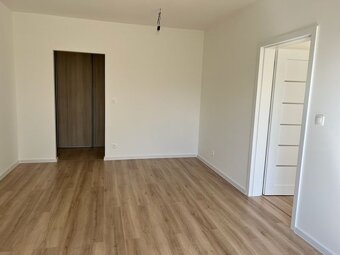 3 izb. byt, OŽVOLDÍKOVA ul., zrek. podľa Vašich predstáv - 7