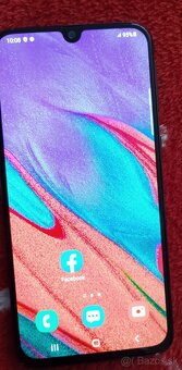 SAMSUNG GALAXY A40. 64 GB - 7