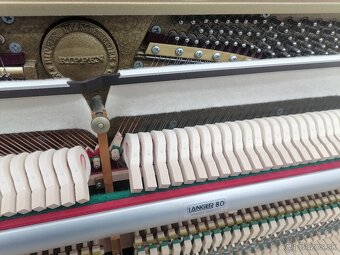 Moderné Piano dovoz celá SR - 7