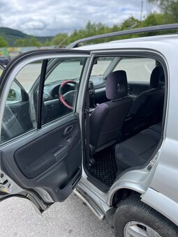 Suzuki Grand Vitara 2.0 benzín - 7