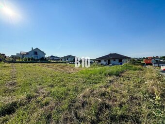 REZERVOVANÉ - Znížená cena - STAVEBNÝ POZEMOK 792 m2 - Páro - 7
