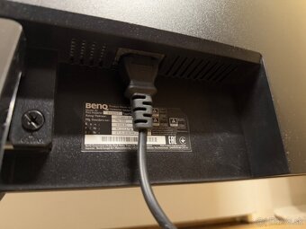 31,5 palcový 4K UHD HDR BenQ -- Pekný stav - 7