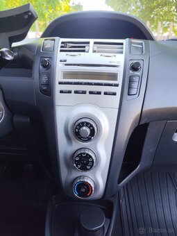 Toyota Yaris 1.0 - 7