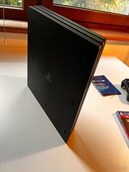 Ps4 Pro (1T) + kontroler + 2x hra + kablova suprava - 7
