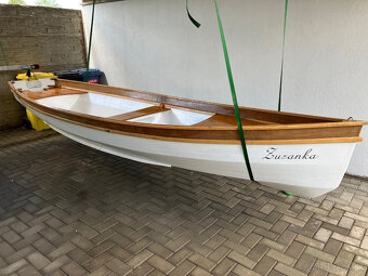 Predám drevený čln s motorm Yamaha 5HP - 7