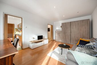 Na predaj 1,5 izbový byt s loggiou - 7