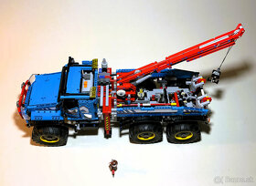 42070 LEGO Technic 6x6 All Terrain Tow Truck - 7