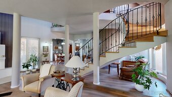 6 izbový rodinný dom s jedinečnou architektúrou,pozemok 1061 - 7