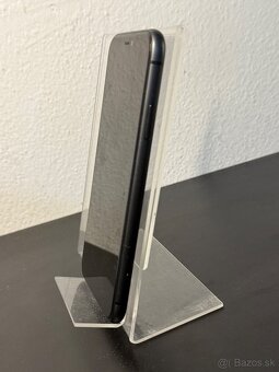 Predám Apple iPhone 11 64GB Black Malé známky používania - 7