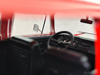 KOVOVÝ MODEL ( OTVÁRATEĽNÉ DVERE A KUFOR ) - VOLKSWAGEN BUS - 7