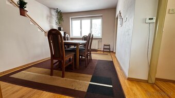 Dvojgeneračný rodinný dom v centre Majcichova – bývanie aj i - 7