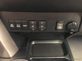 Predám Rav4 hybrid 2017 - 7