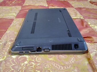 HP ProBook. Intel - i5. 8 GB. 15,6". SSD 256 GB. Baterka do - 7