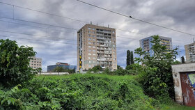 Predám suchú peknú veľkú garáž KE Juh Jarmočná ul. po rek - 7