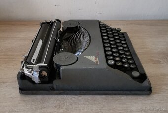 Starožitný písací stroj HERMES Baby z roku 1940 - 7