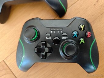 Xbox Series S + 3 ovladace - 7