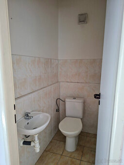 KOMERČNÝ PRIESTOR O VÝMERE 187 M2 S VÝKLADMI DO ULICE - VYSO - 7