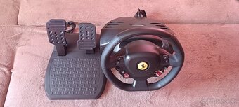 Ps4 slim s hrami a volantom ferrari - 7