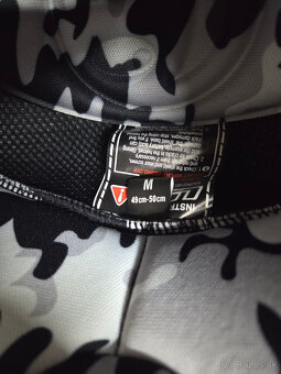 Predam tieto prilby - 7